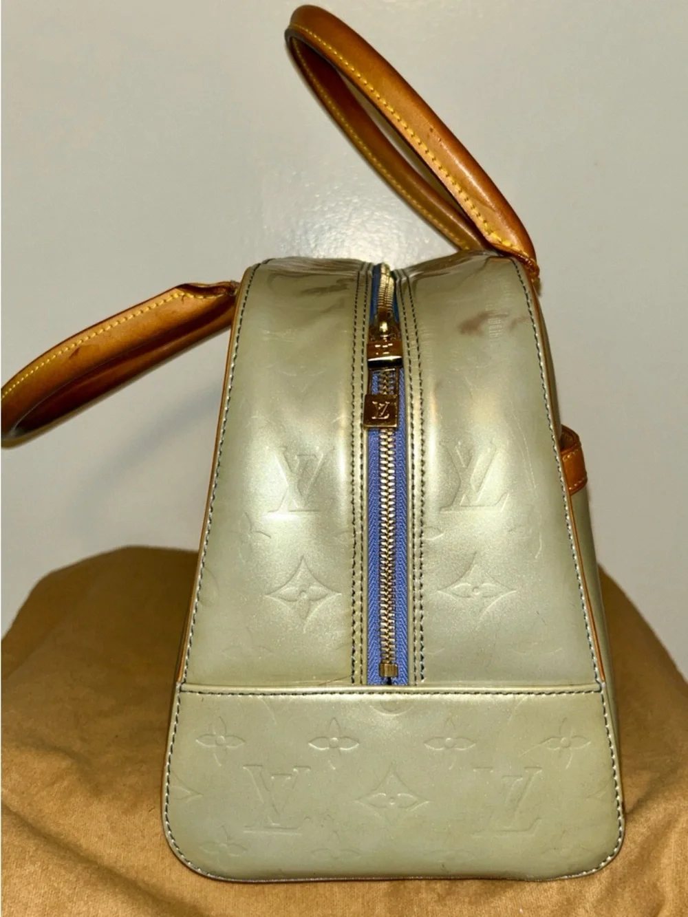 Auth Louis Vuitton Green Vernis Patent Tompkins Square Monogram Leather
Tote - Picture 5 of 15